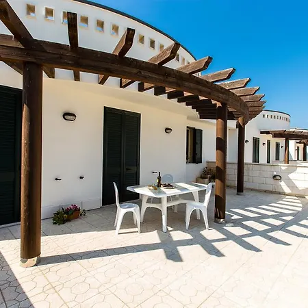 Сasa de vacaciones Complesso Gardencasa Torre Suda